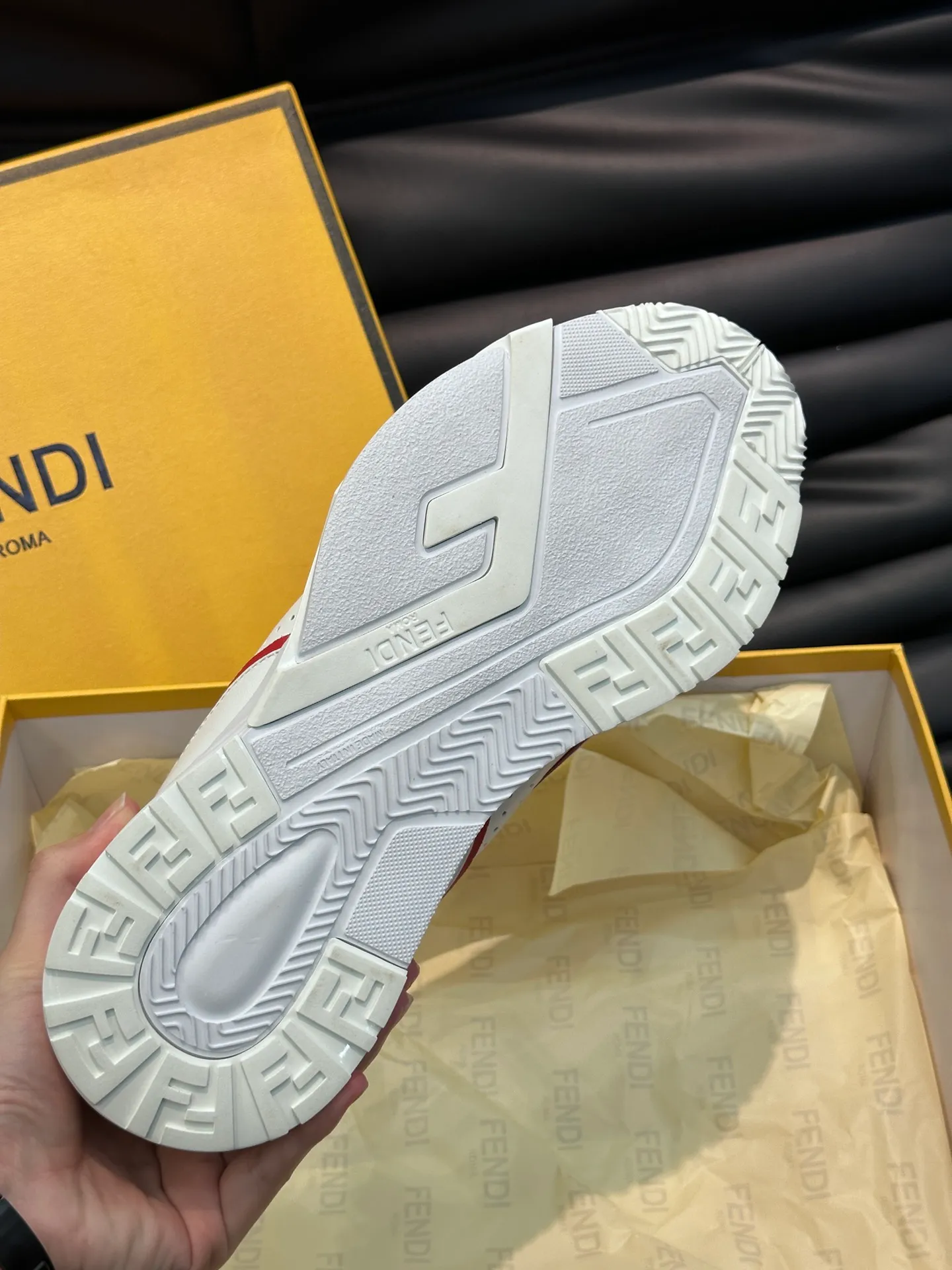 Men's shoes 💰p560 "Fend*" new men's casual sports shoes, equipped with elastic straps, side zippers, and corrugated soles engraved with F. Embossed Fendi Flow lettering on the heel. Made of technical fabric and a mix of blue and suede. Decorated with Lycra® details. FF graphic tongue. Ultra-light and wear-resistant EVA sole. Size: 38-44